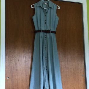 Sleeveless shirtwaist button down dress